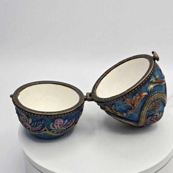 Pair of Ornate embossed Egg Heart Hinged Trinket boxes - Picture 11 of 13